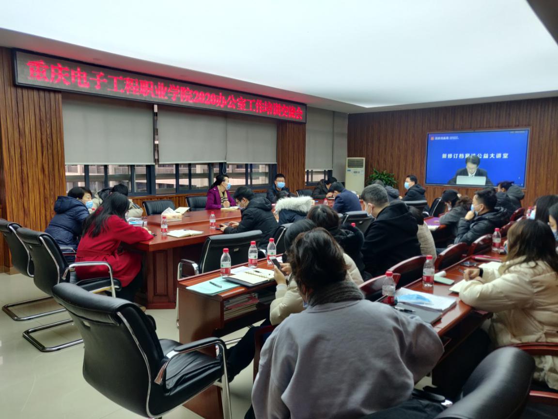 E4ECBDE8FD62D26F83EE4400EB122C3A