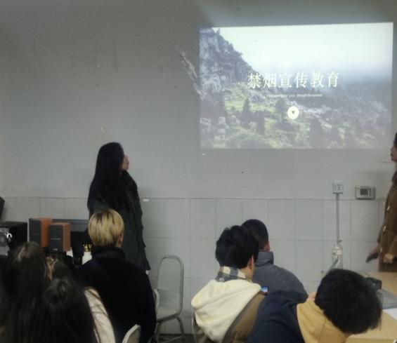 晏锦控烟班会照片